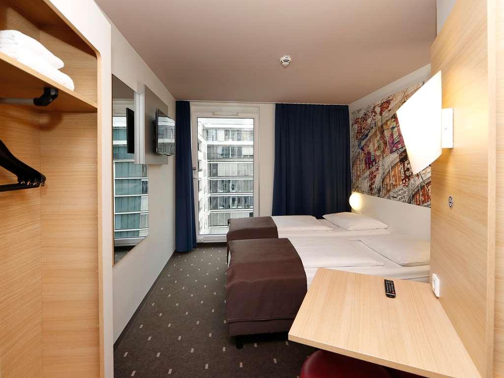 B&B Hotel Berlin-Alexanderplatz Room photo